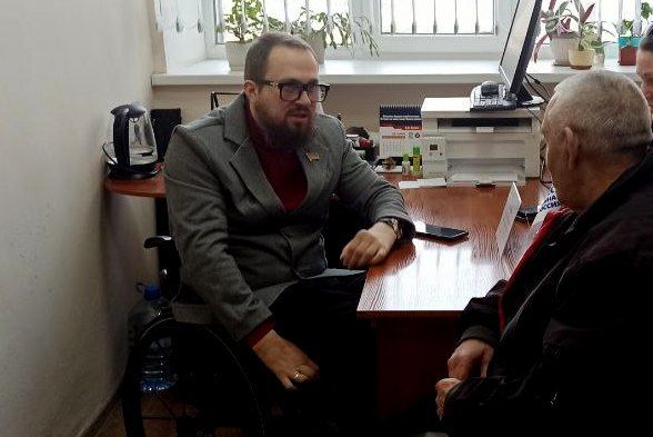 Прием члена Комитета Народного Совета по труду, занятости, социальной политике и делам ветеранов, депутата Народного Совета ДНР Ярослава Лисобея Прием члена Комитета Народного Совета по труду, занятости, социальной политике и делам ветеранов, депутата Народного Совета ДНР Ярослава Лисобея