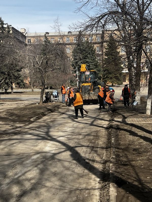 Сегодня сотрудниками МУП АГЯ "ЖЭК" выполнены работы по расчистке автомобильной дороги вдоль бульвара Ленина Сегодня сотрудниками МУП АГЯ "ЖЭК" выполнены работы по расчистке автомобильной дороги вдоль бульвара Ленина