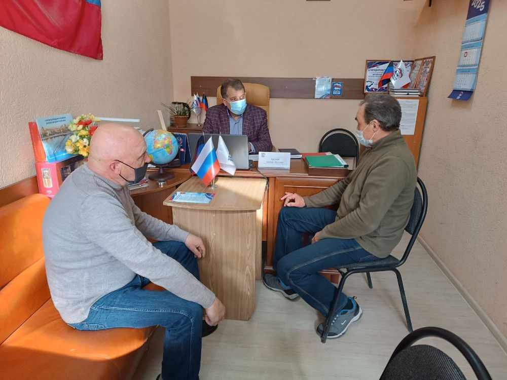 В Волновахском отделении общественный приёмной Единой России депутат Волновахского муниципального совета Донецкой Народной республики первого созыва Арсоев Таймураз Павлович провёл прием граждан В Волновахском отделении общественный приёмной Единой России депутат Волновахского муниципального совета Донецкой Народной республики первого созыва Арсоев Таймураз Павлович провёл прием граждан