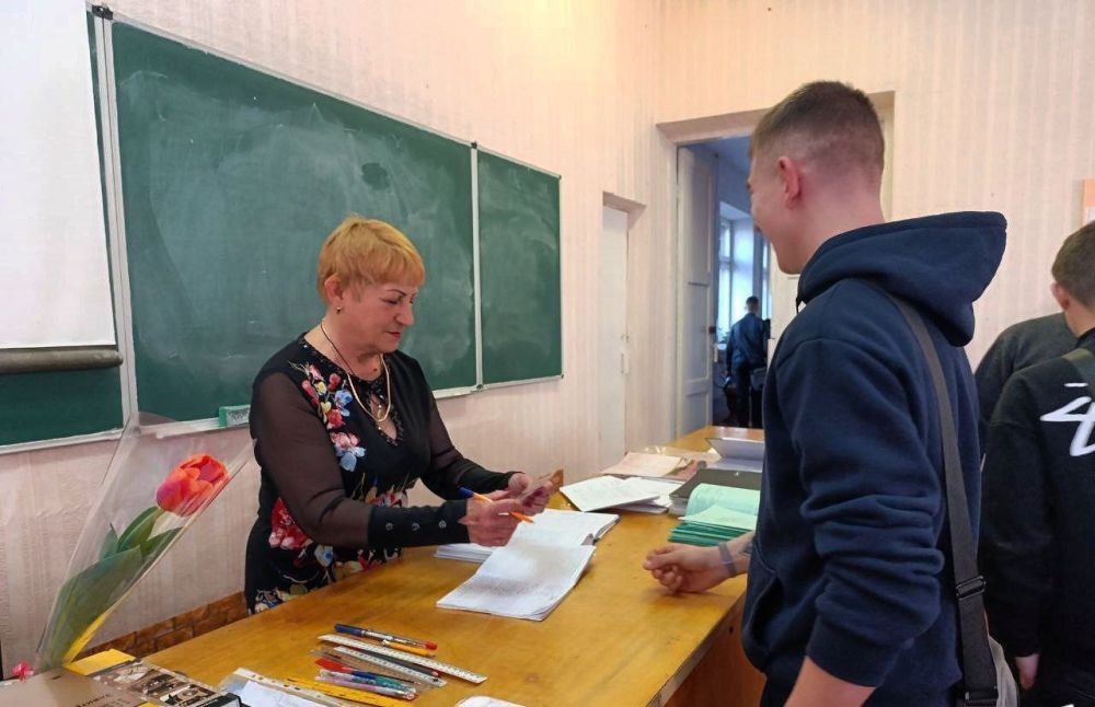 Активисты «Движения Первых», «Молодой Республики» и «Молодой Гвардии» Снежного участвуют в общественной жизни округа Активисты «Движения Первых», «Молодой Республики» и «Молодой Гвардии» Снежного участвуют в общественной жизни округа