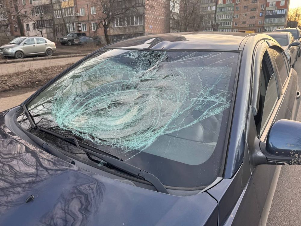 Полицейские устанавливают обстоятельства ДТП, в результате которого пострадал подросток-велосипедист Полицейские устанавливают обстоятельства ДТП, в результате которого пострадал подросток-велосипедист