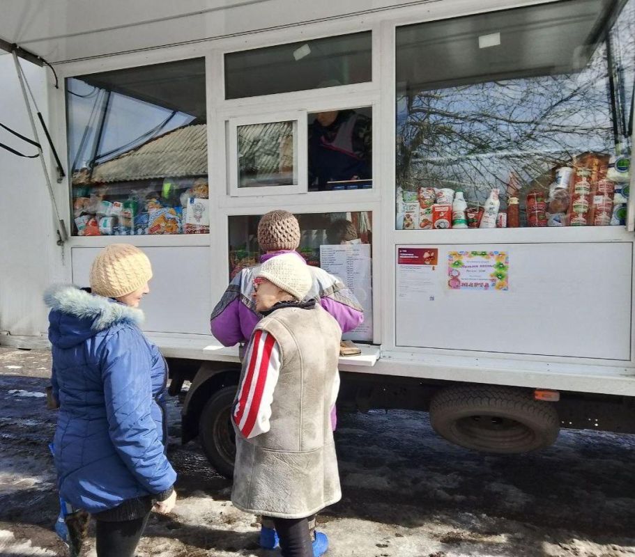 В населенных пунктах Республики прошла выездная торговля с использованием автомагазинов В населенных пунктах Республики прошла выездная торговля с использованием автомагазинов