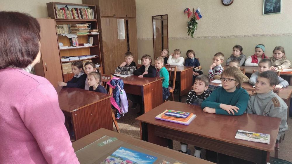 Сегодня, 10 марта преподаватель МБУ ДО "Харцызская детская школа искусств" Шевцова Виктория Владимировна провела классный час с обучающимися на тему "Что такое экстремизм?" Сегодня, 10 марта преподаватель МБУ ДО "Харцызская детская школа искусств" Шевцова Виктория Владимировна провела классный час с обучающимися на тему "Что такое экстремизм?"