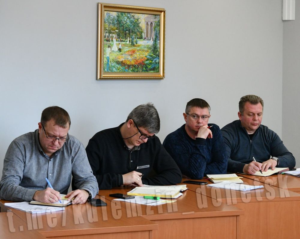 Алексей Кулемзин: Провёл аппаратное совещание с руководителями районов и структурных подразделений городской администрации Алексей Кулемзин: Провёл аппаратное совещание с руководителями районов и структурных подразделений городской администрации