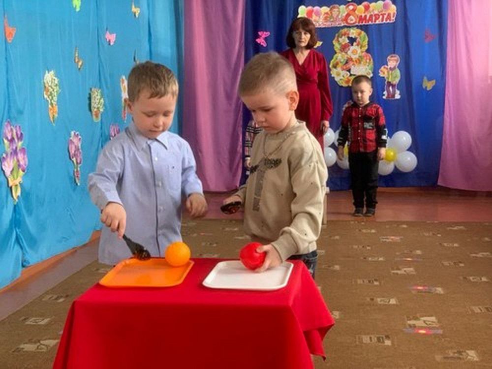8 Марта - Женский день. Праздник, который любят и ждут, чтобы поздравить своих любимых мам, бабушек, сестер 8 Марта - Женский день. Праздник, который любят и ждут, чтобы поздравить своих любимых мам, бабушек, сестер