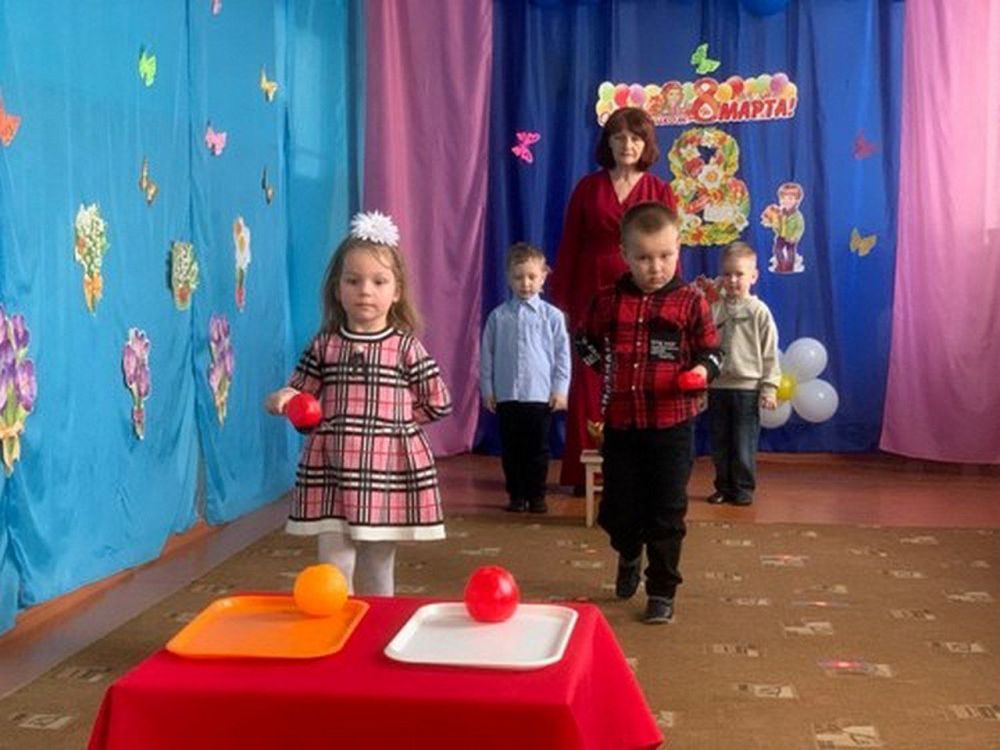 8 Марта - Женский день. Праздник, который любят и ждут, чтобы поздравить своих любимых мам, бабушек, сестер 8 Марта - Женский день. Праздник, который любят и ждут, чтобы поздравить своих любимых мам, бабушек, сестер