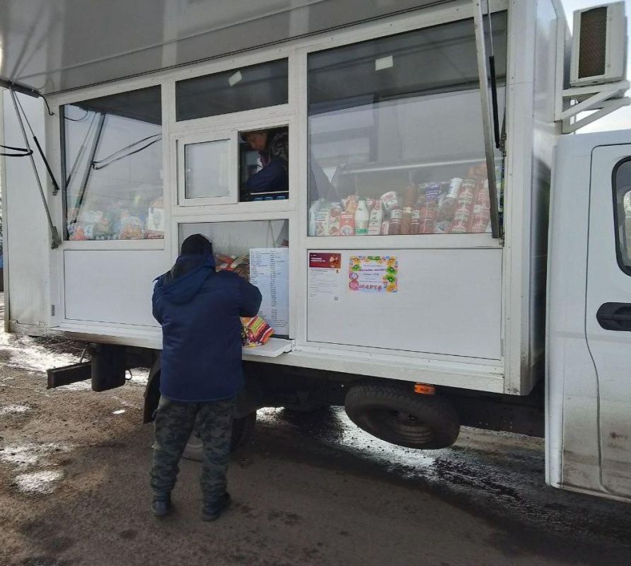 В населенных пунктах Республики прошла выездная торговля с использованием автомагазинов В населенных пунктах Республики прошла выездная торговля с использованием автомагазинов