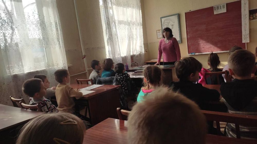 Сегодня, 10 марта преподаватель МБУ ДО "Харцызская детская школа искусств" Шевцова Виктория Владимировна провела классный час с обучающимися на тему "Что такое экстремизм?" Сегодня, 10 марта преподаватель МБУ ДО "Харцызская детская школа искусств" Шевцова Виктория Владимировна провела классный час с обучающимися на тему "Что такое экстремизм?"