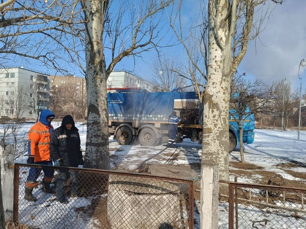 Аварийные бригады из Владикавказа, Воронежа и Волгограда помогают восстанавливать водо- и теплоснабжение в Донецке Аварийные бригады из Владикавказа, Воронежа и Волгограда помогают восстанавливать водо- и теплоснабжение в Донецке