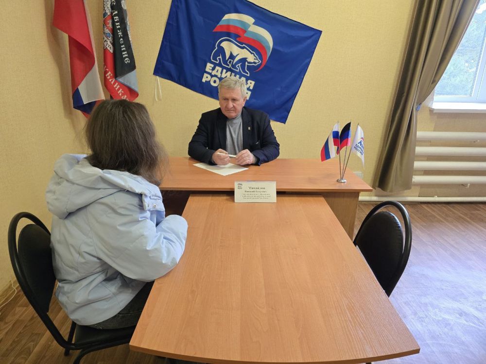 Глава муниципального образования Старобешевский муниципальный округ, секретарь местного отделения Всероссийской политической партии «ЕДИНАЯ РОССИЯ» Николай Михайлов провел личный приём граждан в общественной приёмной партии... Глава муниципального образования Старобешевский муниципальный округ, секретарь местного отделения Всероссийской политической партии «ЕДИНАЯ РОССИЯ» Николай Михайлов провел личный приём граждан в общественной приёмной партии...