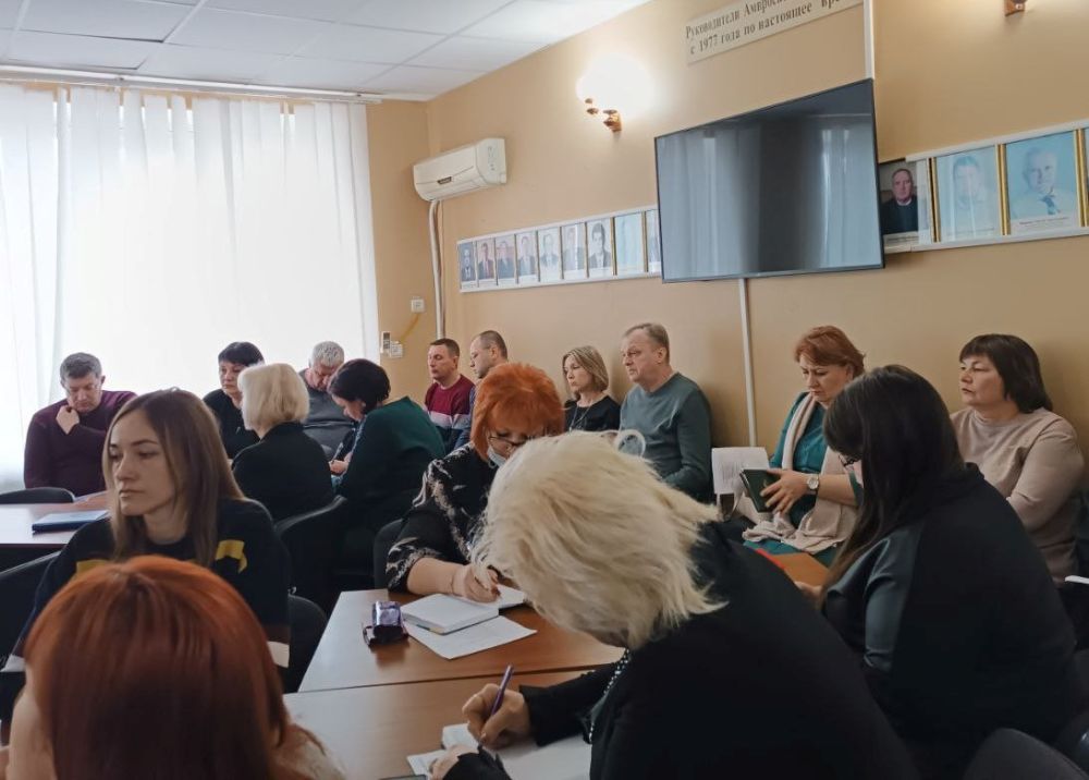 Игорь Лызов: На еженедельном аппаратном совещании с начальниками управлений, отделов, секторов администрации округа и руководителями учреждений рассмотрели ряд вопросов Игорь Лызов: На еженедельном аппаратном совещании с начальниками управлений, отделов, секторов администрации округа и руководителями учреждений рассмотрели ряд вопросов