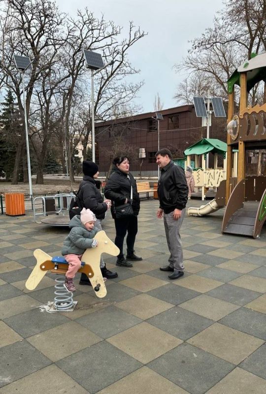 Владислав Ключаров: В рамках объезда города посетил детские площадки, которые были установлены несколько месяцев назад. Владислав Ключаров: В рамках объезда города посетил детские площадки, которые были установлены несколько месяцев назад.