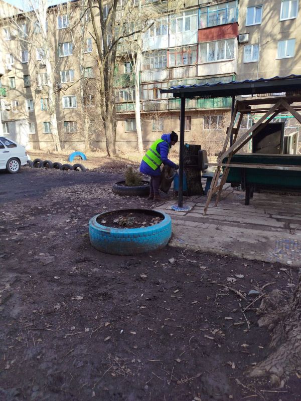 Александр Шатов: 11.03.2025 Муниципальным унитарным предприятием "Коммунальник" администрации города Шахтерска с целью санитарного содержания придомовых территорий выполняются работы по уборке мусора по ул. Ленина, мкр-н 7 Александр Шатов: 11.03.2025 Муниципальным унитарным предприятием "Коммунальник" администрации города Шахтерска с целью санитарного содержания придомовых территорий выполняются работы по уборке мусора по ул. Ленина, мкр-н 7