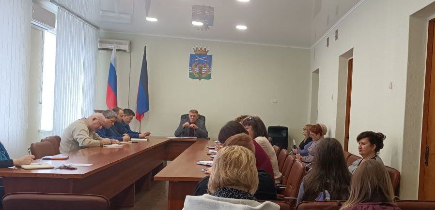Сегодня провёл расширенное аппаратное совещание с начальниками отделов и структурных подразделений Администрации Володарского МО, руководителями предприятий, территориальных подразделений министерств и ведомств ДНР Сегодня провёл расширенное аппаратное совещание с начальниками отделов и структурных подразделений Администрации Володарского МО, руководителями предприятий, территориальных подразделений министерств и ведомств ДНР