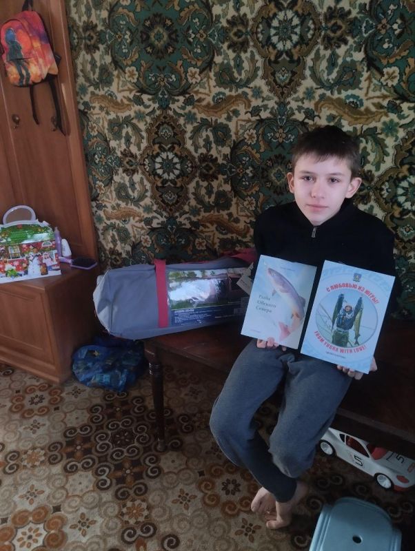 Юные жители из Макеевки получили подарки из Югорска Юные жители из Макеевки получили подарки из Югорска