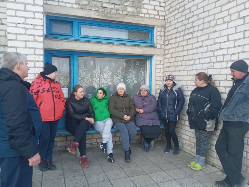 Сегодня, проводя встречу с жителями села Греково-Александровка, начальник Михайловского территориального отдела обсудили вопросы, касающиеся жизнедеятельности населенного пункта Сегодня, проводя встречу с жителями села Греково-Александровка, начальник Михайловского территориального отдела обсудили вопросы, касающиеся жизнедеятельности населенного пункта