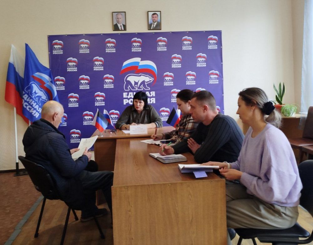 Сегодня в общественной приемной Всероссийской политической партии «Единая Россия» заместитель главы администрации Оксана Козлова провела личный прием граждан Сегодня в общественной приемной Всероссийской политической партии «Единая Россия» заместитель главы администрации Оксана Козлова провела личный прием граждан