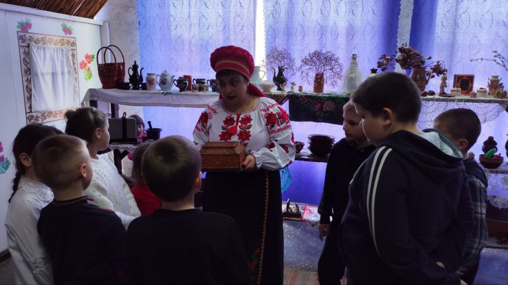 В МБУ "Новоалексеевский СДК" проведён тематический час для детей "В краю старинных вещей" В МБУ "Новоалексеевский СДК" проведён тематический час для детей "В краю старинных вещей"
