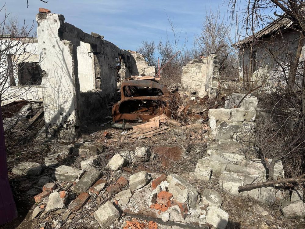 Алексей Живов: Атмосферные фотографии из жилого района подле Азовстали Алексей Живов: Атмосферные фотографии из жилого района подле Азовстали