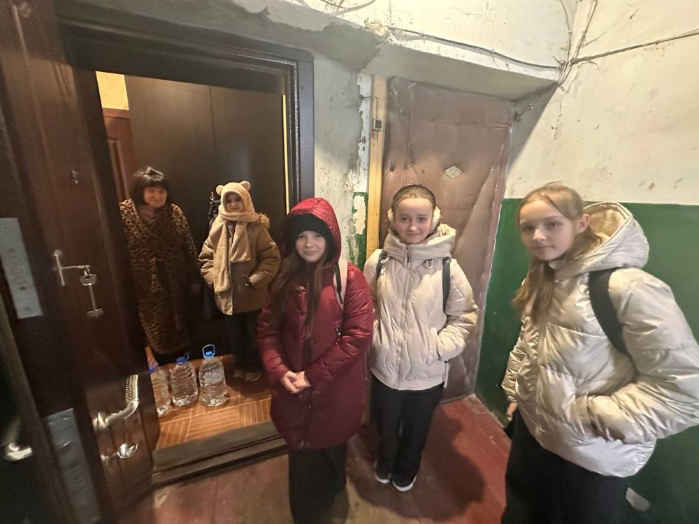 "Эстафета добра".. Все больше неравнодушных сердец присоединяются к акции «Эстафета добра». ГБОУ "Школа №10 г.о. Донецк" совместно с Управой Калининского внутригородского района Администрации городского округа Донецк... "Эстафета добра".. Все больше неравнодушных сердец присоединяются к акции «Эстафета добра». ГБОУ "Школа №10 г.о. Донецк" совместно с Управой Калининского внутригородского района Администрации городского округа Донецк...