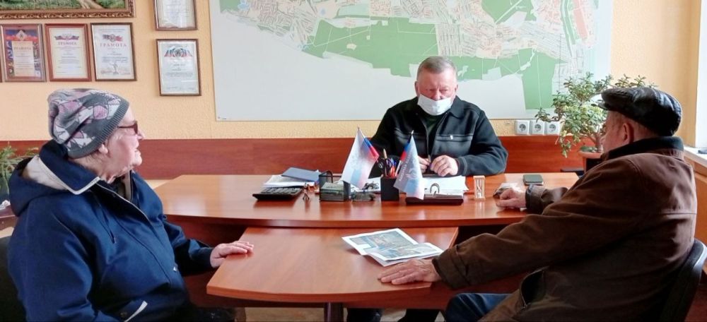 Наталья Бегуненко: Сегодня, 11 марта, заместитель руководителя Управы Петровского внутригородского района Администрации городского округа Донецк Сергей Васильевич Чуб провёл еженедельный приём жителей района Наталья Бегуненко: Сегодня, 11 марта, заместитель руководителя Управы Петровского внутригородского района Администрации городского округа Донецк Сергей Васильевич Чуб провёл еженедельный приём жителей района