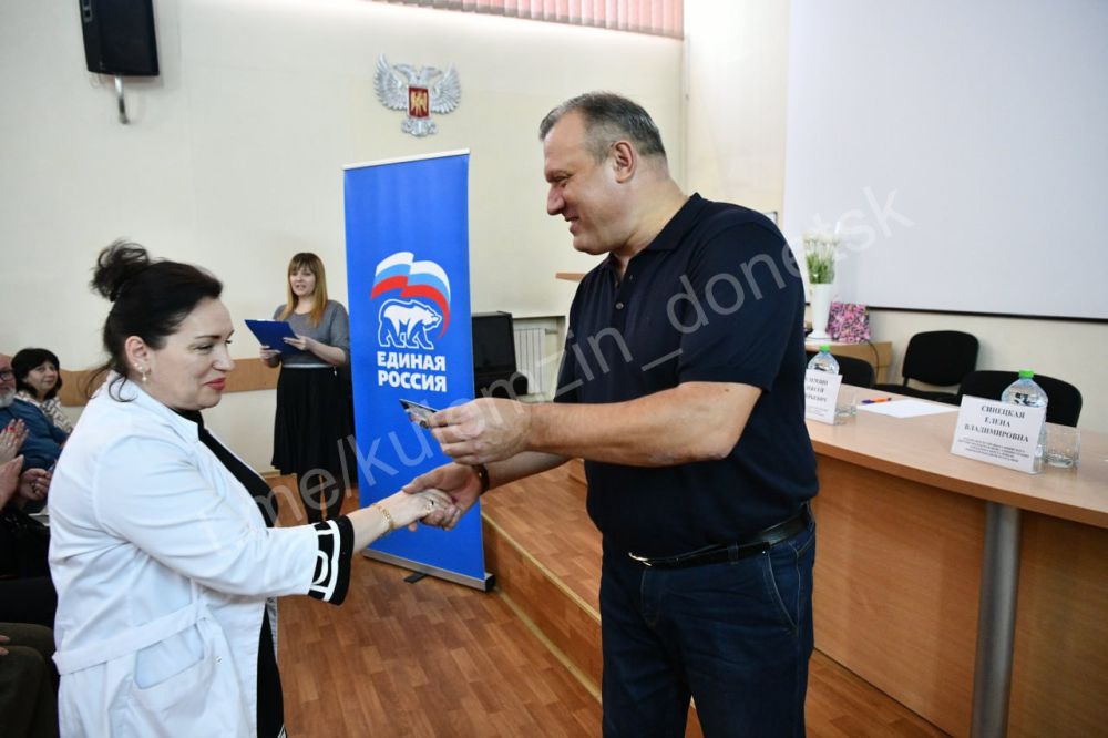 Алексей Кулемзин: Сотрудники Республиканской клинической туберкулёзной больницы пополнили ряды партии «Единой России» Алексей Кулемзин: Сотрудники Республиканской клинической туберкулёзной больницы пополнили ряды партии «Единой России»