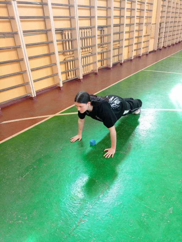 В Ждановке прошло тестирование по ГТО среди юношей и девушек В Ждановке прошло тестирование по ГТО среди юношей и девушек
