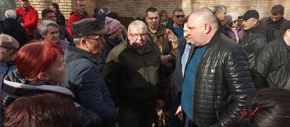 Юрий Будрин: Сегодня, 12 марта 2025 года, на территории микрорайона "Широкий" прошел сход с гражданами Кировского района Юрий Будрин: Сегодня, 12 марта 2025 года, на территории микрорайона "Широкий" прошел сход с гражданами Кировского района
