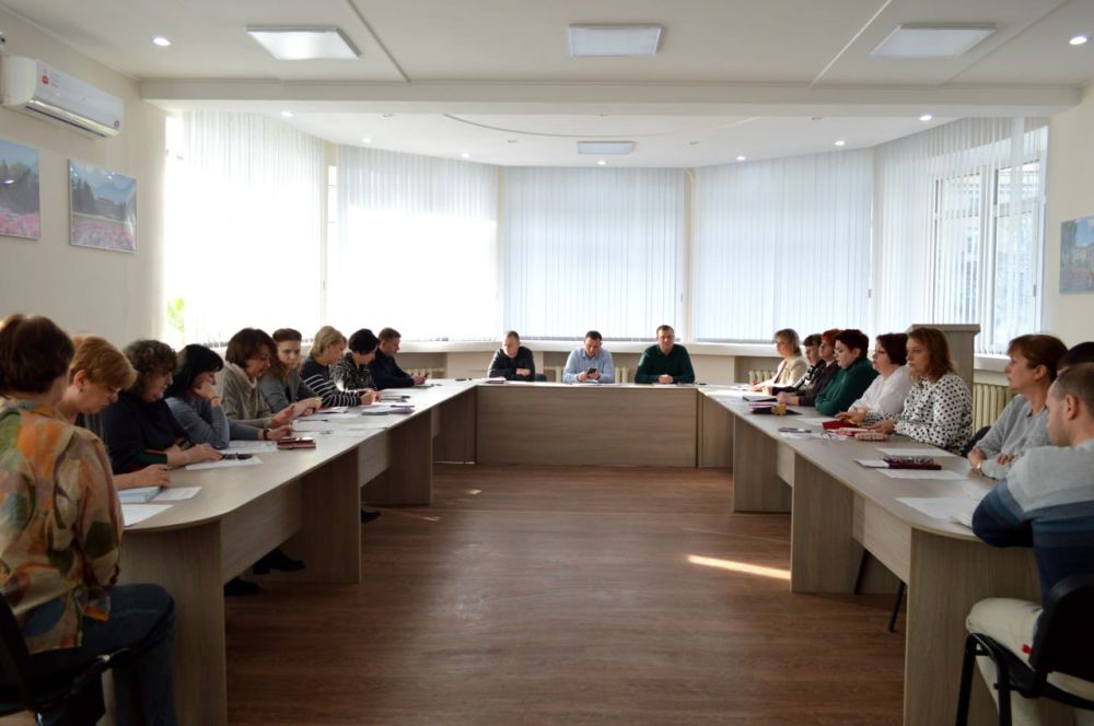 Татьяна Копылова: Сегодня, 12 марта, в Управе Ворошиловского внутригородского района Администрации городского округа Донецк состоялось аппаратное совещание, на котором присутствовал заместитель главы администрации городского... Татьяна Копылова: Сегодня, 12 марта, в Управе Ворошиловского внутригородского района Администрации городского округа Донецк состоялось аппаратное совещание, на котором присутствовал заместитель главы администрации городского...