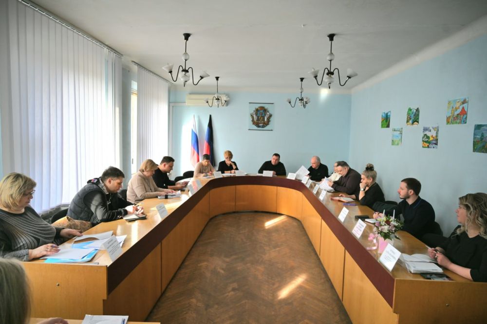 Руководитель Управы Куйбышевского внутригородского района Администрации городского округа Донецк Иван Адамец провел аппаратное совещание Руководитель Управы Куйбышевского внутригородского района Администрации городского округа Донецк Иван Адамец провел аппаратное совещание