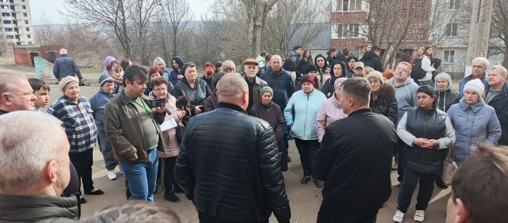 Юрий Будрин: Сегодня, 12 марта 2025 года, на территории микрорайона "Широкий" прошел сход с гражданами Кировского района Юрий Будрин: Сегодня, 12 марта 2025 года, на территории микрорайона "Широкий" прошел сход с гражданами Кировского района
