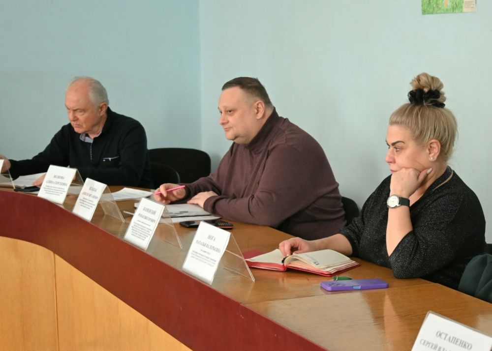 Руководитель Управы Куйбышевского внутригородского района Администрации городского округа Донецк Иван Адамец провел аппаратное совещание Руководитель Управы Куйбышевского внутригородского района Администрации городского округа Донецк Иван Адамец провел аппаратное совещание