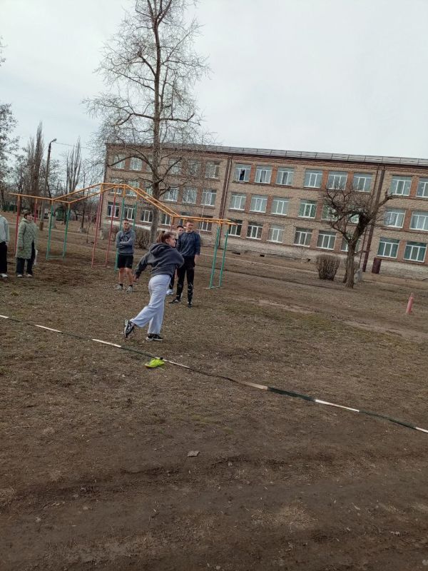 В Ждановке прошло тестирование по ГТО среди юношей и девушек В Ждановке прошло тестирование по ГТО среди юношей и девушек