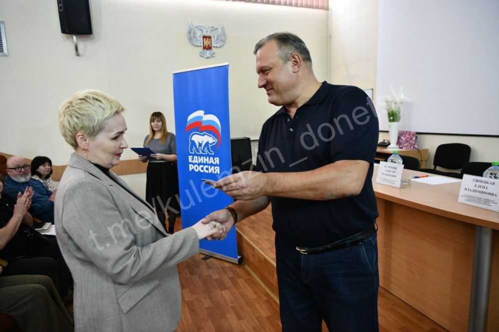 Алексей Кулемзин: Сотрудники Республиканской клинической туберкулёзной больницы пополнили ряды партии «Единой России» Алексей Кулемзин: Сотрудники Республиканской клинической туберкулёзной больницы пополнили ряды партии «Единой России»