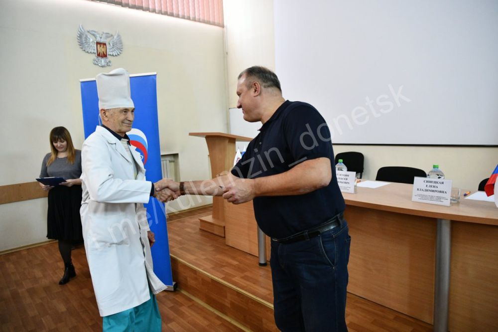 Алексей Кулемзин: Сотрудники Республиканской клинической туберкулёзной больницы пополнили ряды партии «Единой России» Алексей Кулемзин: Сотрудники Республиканской клинической туберкулёзной больницы пополнили ряды партии «Единой России»