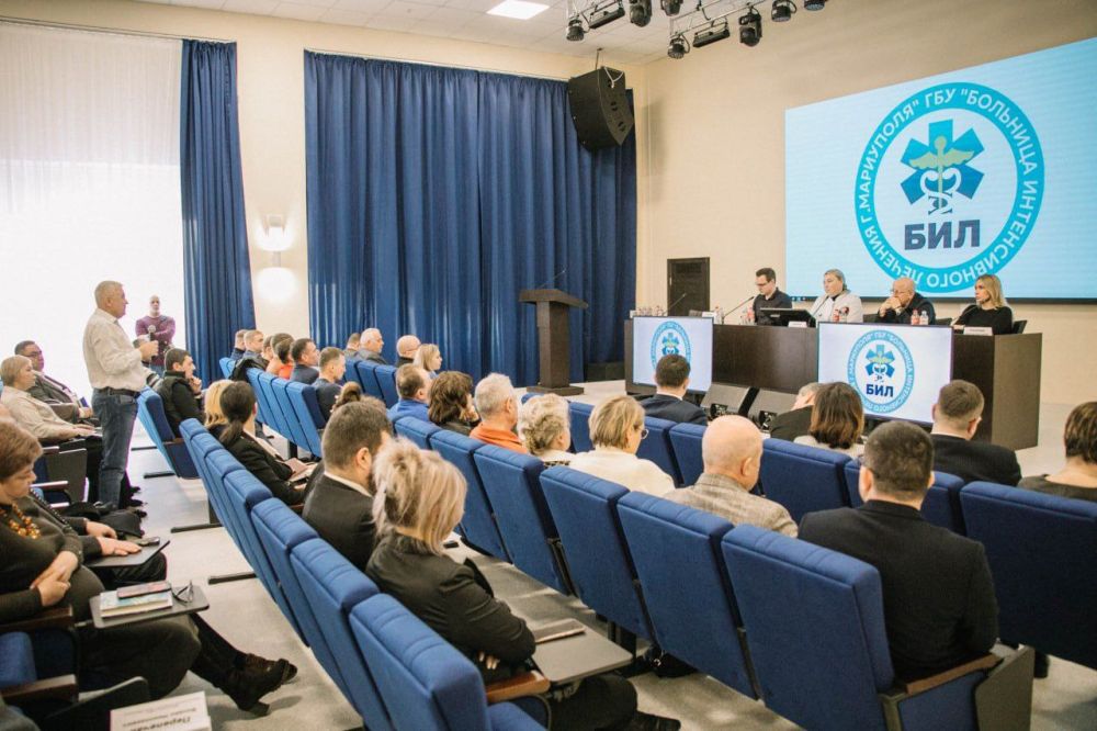 Олег Моргун: О развитии и перспективах системы здравоохранения в Мариуполе говорили сегодня вместе с министром здравоохранения Республики Дмитрием Гарцевым и главный врачом Больницы интенсивного лечения Валентиной Гавриляк Олег Моргун: О развитии и перспективах системы здравоохранения в Мариуполе говорили сегодня вместе с министром здравоохранения Республики Дмитрием Гарцевым и главный врачом Больницы интенсивного лечения Валентиной Гавриляк