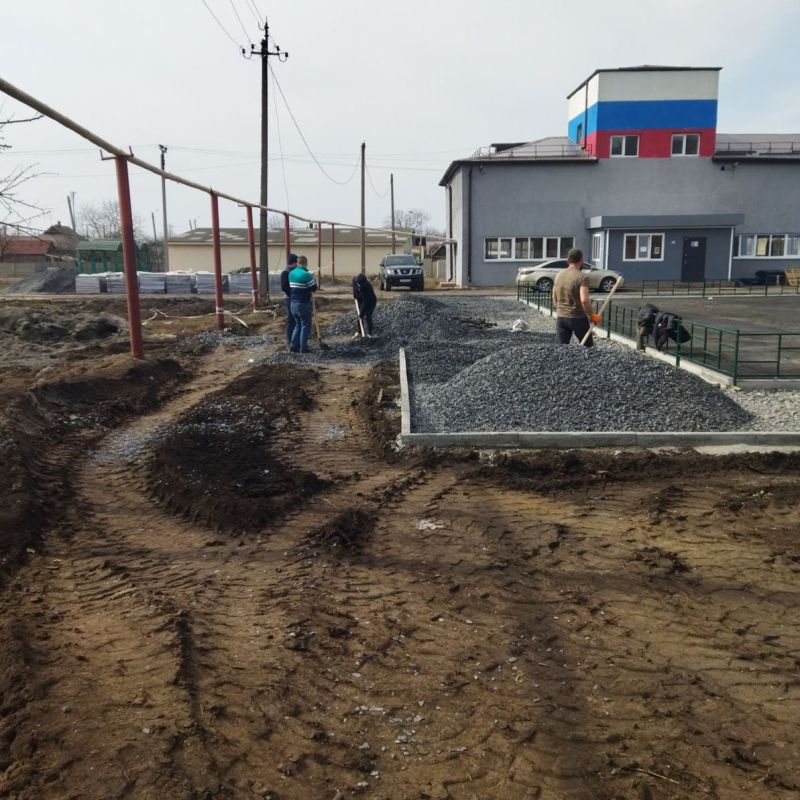 В Кировском продолжается обустройство общественной территории В Кировском продолжается обустройство общественной территории