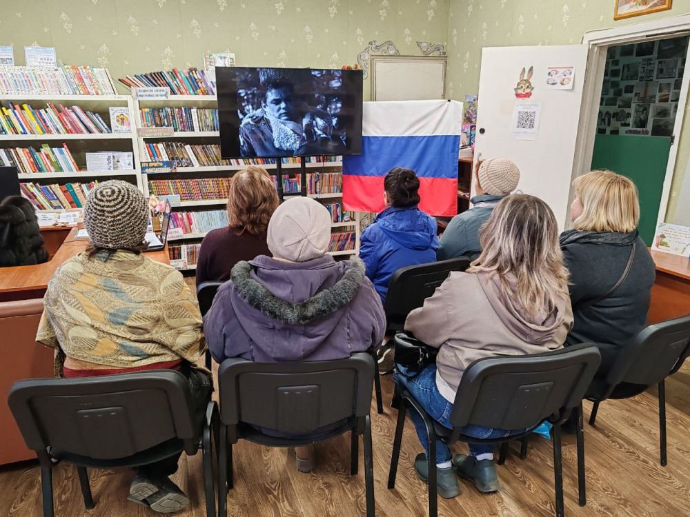 В целях реализации национального проекта «Культура», в рамках мероприятий, посвященных 80-летию Победы в Великой Отечественной войне и Году защитника Отечества, в Мироновской поселковой библиотеке состоялся кинопоказ... В целях реализации национального проекта «Культура», в рамках мероприятий, посвященных 80-летию Победы в Великой Отечественной войне и Году защитника Отечества, в Мироновской поселковой библиотеке состоялся кинопоказ...