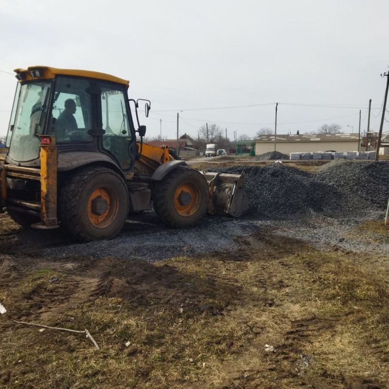 В Кировском продолжается обустройство общественной территории В Кировском продолжается обустройство общественной территории