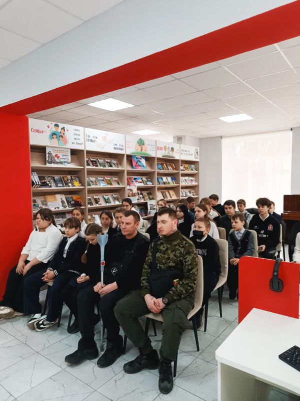 Час-мужества. В библиотеке-филиале № 2 прошел час мужества «Герои нашего времени», посвященный участникам СВО. Гостями библиотеки в этот раз были обучающиеся 8 и 4 классов школы № 38 и участники специальной военной операции Час-мужества. В библиотеке-филиале № 2 прошел час мужества «Герои нашего времени», посвященный участникам СВО. Гостями библиотеки в этот раз были обучающиеся 8 и 4 классов школы № 38 и участники специальной военной операции