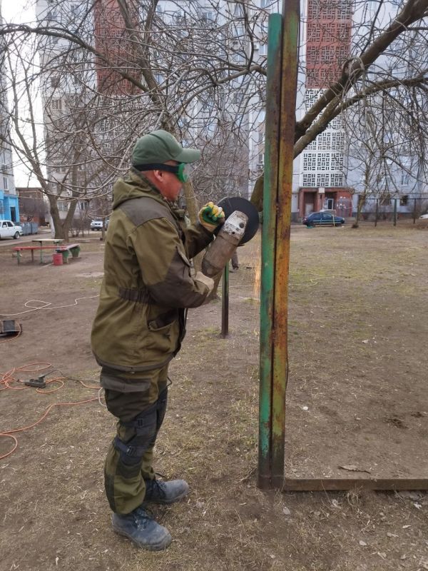 Выполнены работы по демонтажу аварийной детской площадки по адресу ул. Пухова, 31 Выполнены работы по демонтажу аварийной детской площадки по адресу ул. Пухова, 31