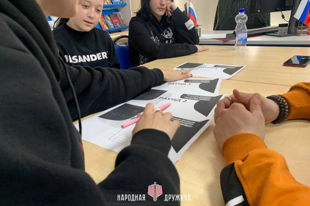 Интеллект и креатив!. Активисты Народной Дружины Мангушского муниципального округа приняли участие в увлекательной бизнес-викторине, которая собрала множество участников и команд Интеллект и креатив!. Активисты Народной Дружины Мангушского муниципального округа приняли участие в увлекательной бизнес-викторине, которая собрала множество участников и команд