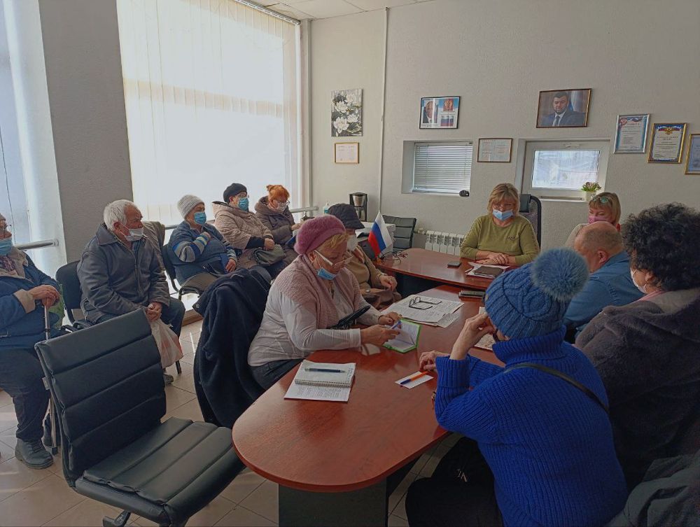 Состоялась встреча заместителя руководителя Управы Жовтневого внутригородского района города Мариуполь Кондратенко Ирины Викторовны и жителей с представителями коммунальных служб Состоялась встреча заместителя руководителя Управы Жовтневого внутригородского района города Мариуполь Кондратенко Ирины Викторовны и жителей с представителями коммунальных служб