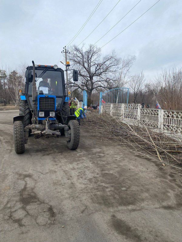 МУП АГЯ "ЖЭК" провел масштабную уборку на новом и старом кладбищах в городе Ясиноватая МУП АГЯ "ЖЭК" провел масштабную уборку на новом и старом кладбищах в городе Ясиноватая