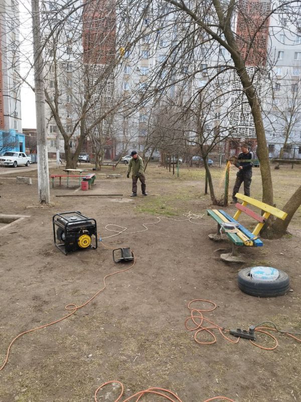 Выполнены работы по демонтажу аварийной детской площадки по адресу ул. Пухова, 31 Выполнены работы по демонтажу аварийной детской площадки по адресу ул. Пухова, 31