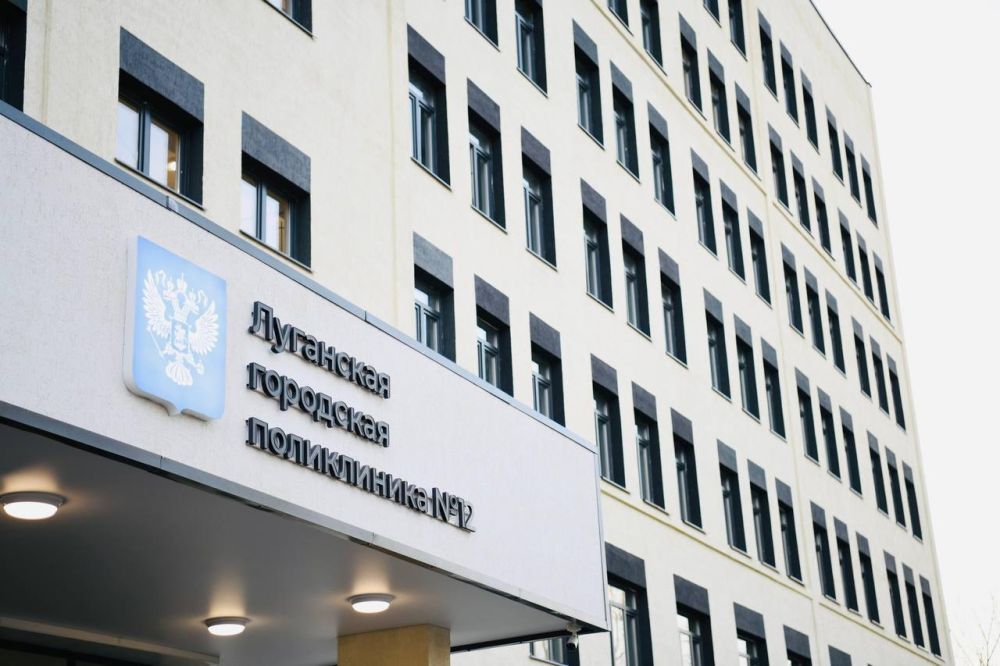 1 Первый замруководителя Администрации президента РФ Сергей Кириенко и Глава ЛНР Леонид Пасечник посетили поликлинику № 12 в Луганске 1 Первый замруководителя Администрации президента РФ Сергей Кириенко и Глава ЛНР Леонид Пасечник посетили поликлинику № 12 в Луганске