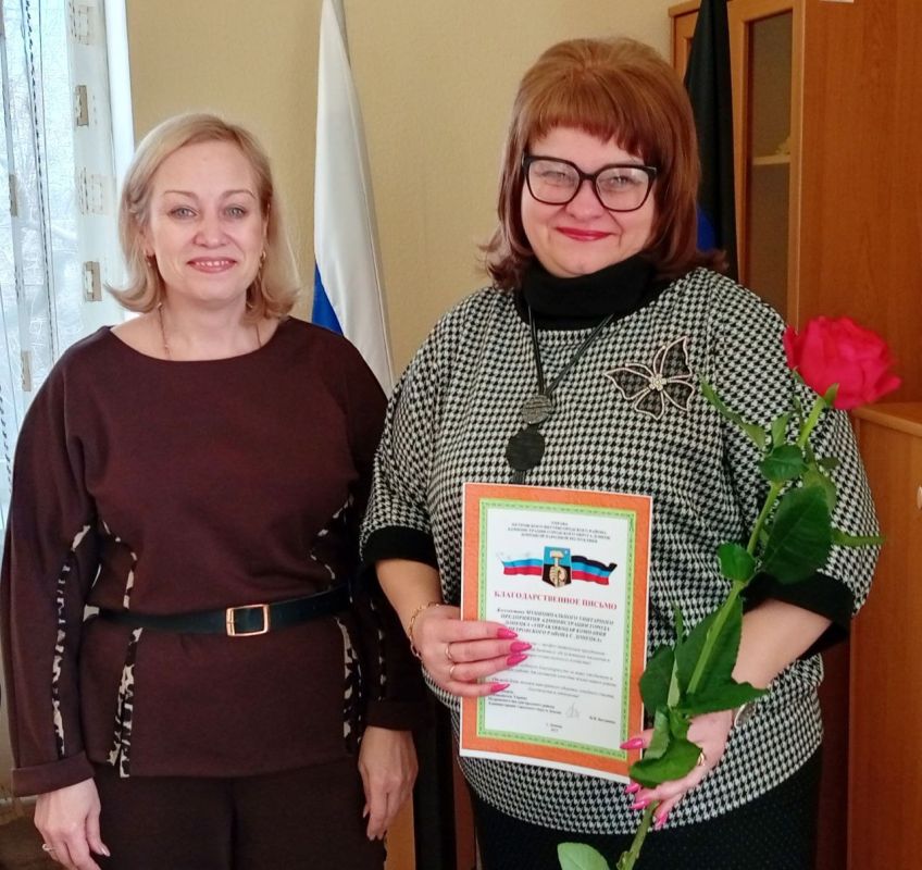 Наталья Бегуненко: Руководитель Управы Петровского внутригородского района Администрации городского округа Донецк Бегуненко Наталья Ивановна вручила Благодарственные письма и поздравила коллективы предприятий... Наталья Бегуненко: Руководитель Управы Петровского внутригородского района Администрации городского округа Донецк Бегуненко Наталья Ивановна вручила Благодарственные письма и поздравила коллективы предприятий...
