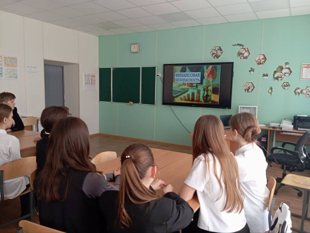 11-12 марта 2025 года в ГБОУ «Тельмановская гимназия Тельмановского м.о.» состоялся Всероссийский тематический урок "Финансовая безопасность" 11-12 марта 2025 года в ГБОУ «Тельмановская гимназия Тельмановского м.о.» состоялся Всероссийский тематический урок "Финансовая безопасность"