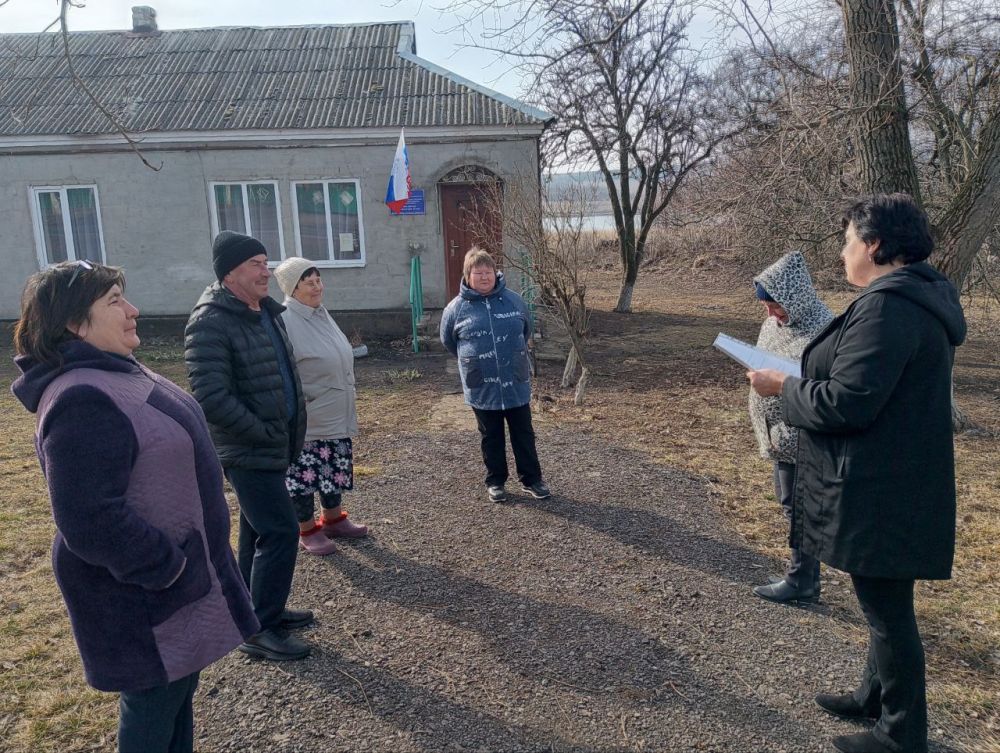 Сегодня, начальник Мичуринского территориального отдела встретилась с жителями, проживающими в селе Первомайское по ул. Куйбышева Сегодня, начальник Мичуринского территориального отдела встретилась с жителями, проживающими в селе Первомайское по ул. Куйбышева