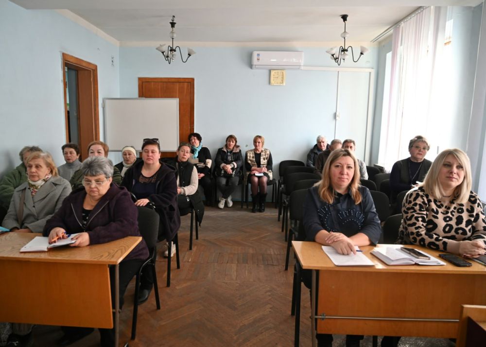 Руководитель Управы Куйбышевского внутригородского района Администрации городского округа Донецк Иван Адамец провел аппаратное совещание Руководитель Управы Куйбышевского внутригородского района Администрации городского округа Донецк Иван Адамец провел аппаратное совещание